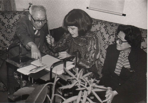 江牧岳在家接待靳羽西