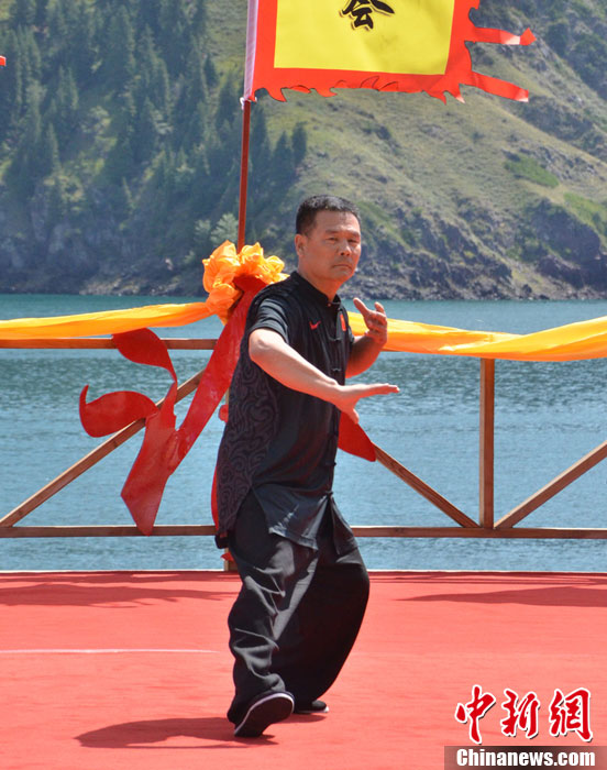 天山武林大會表演不“對打” 觀眾失望：似老人晨練