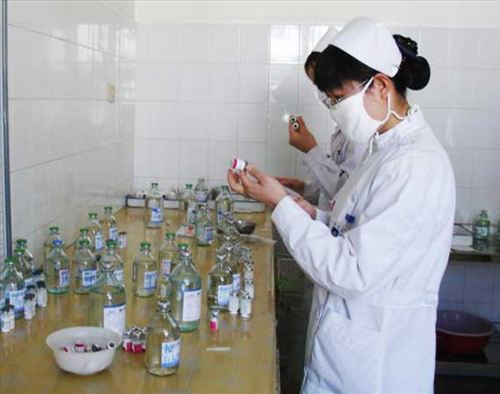 各行業年終獎盤點:有的發奔馳車 有的發衛生巾