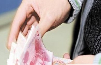 各行業(yè)年終獎盤點:有的發(fā)奔馳車 有的發(fā)衛(wèi)生巾