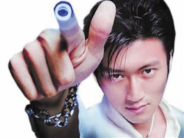 謝霆鋒公司利潤近億 年內(nèi)謀上市“瞄準”創(chuàng)業(yè)板