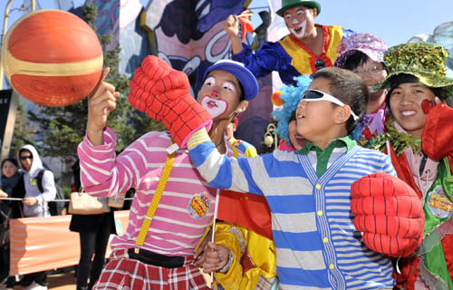長影世紀(jì)城上演“滑稽狂歡節(jié)”