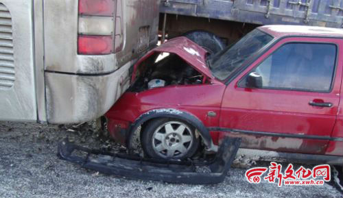 國(guó)道102線沈陽往長(zhǎng)春方向11車連撞