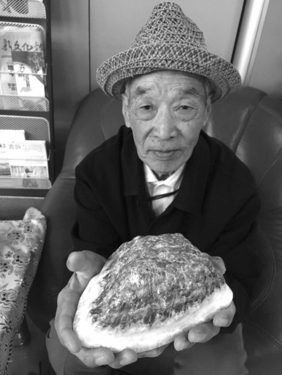 長春八旬老人垃圾箱內(nèi)撿到7斤重的“五花肉”