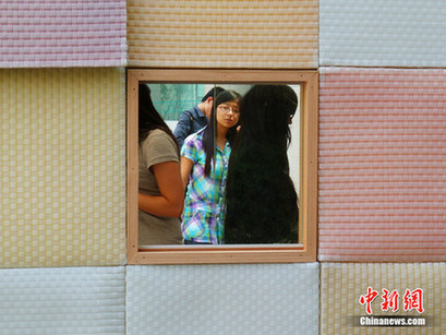 南京女大學(xué)生設(shè)計(jì)環(huán)保“便攜式蝸居”（圖）