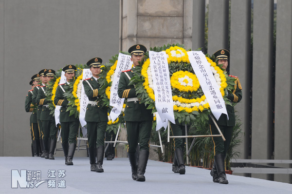 南京舉行國際和平集會(huì)悼念南京大屠殺30萬同胞遇難75周年