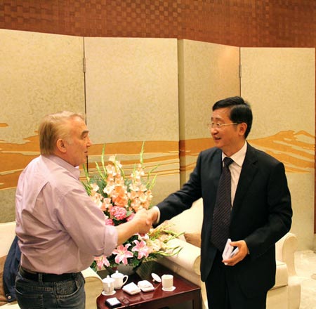 南京市副市長(zhǎng)李琦熱情會(huì)見(jiàn)亞洲戶外展顧問(wèn)耶格先生