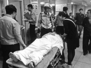 沈陽：SUV疑因躲車 撞傷執(zhí)勤輔警（圖）