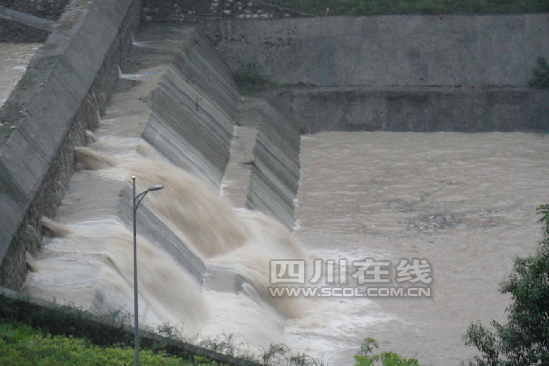 北川老縣城地震遺址遭50年來(lái)最強(qiáng)洪水