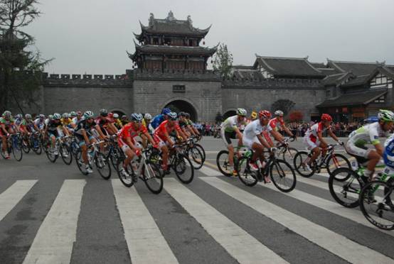 2013環中國國際公路自行車賽取道都江堰