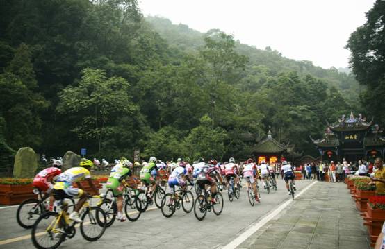 2013環中國國際公路自行車賽取道都江堰