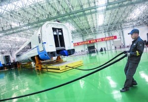 中國造出世界最快高寒動車組 時速達(dá)350公里