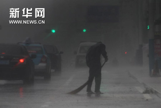 “布拉萬(wàn)”逼近 威海風(fēng)雨交加
