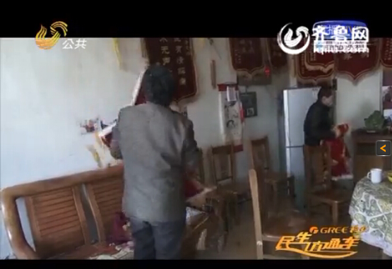 德州“神醫”銹針穿手掌治腰病 稱此為家傳開穴醫術