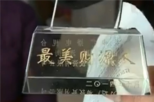 泰安一環(huán)衛(wèi)工疑在垃圾桶旁自縊身亡 曾被譽(yù)保潔守護(hù)神