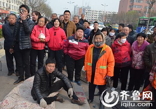 濱州：城管執(zhí)法過程中與攤販起沖突 一名隊(duì)員受傷