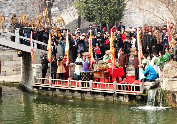 農(nóng)歷“二月二”山東臺(tái)兒莊古運(yùn)河畔再現(xiàn)祭河神傳統(tǒng)民俗