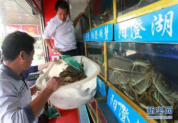上海市場大閘蟹出現滯銷價格回落