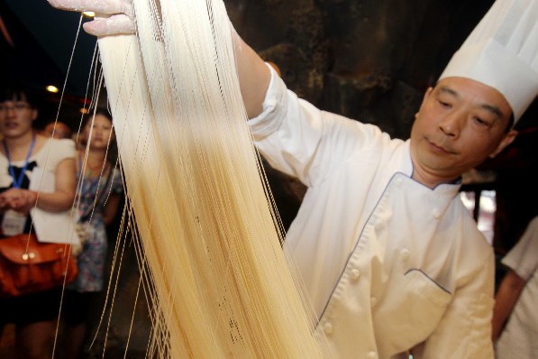 上海:“面世界”亮相豫園