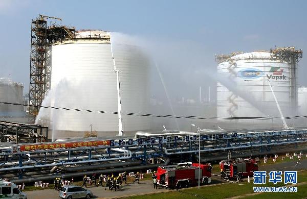 上海舉行石油化工災害事故應急救援演練