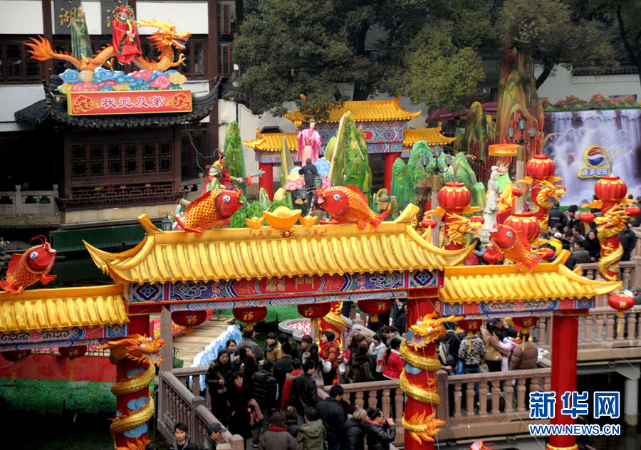 “龍燈”亮相上海豫園燈會