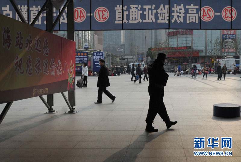 上海鐵路車站加強(qiáng)警戒