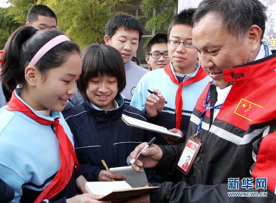 探險勇士王龍祥單騎摩托重走抗美援朝路