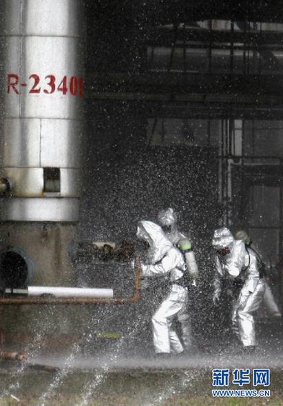 上海舉行危險化學品事故應急處置演練 啟動“安全生產月”