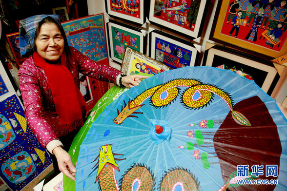 金山農民畫家繪新作迎龍年