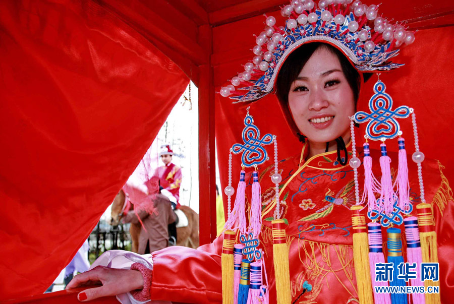 新人元旦感受江南民間婚俗韻味