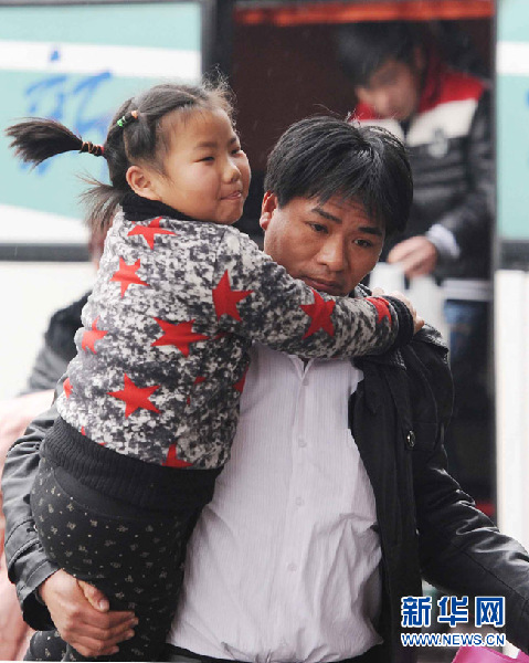 上海:各大長途客運站迎來返滬客流高峰