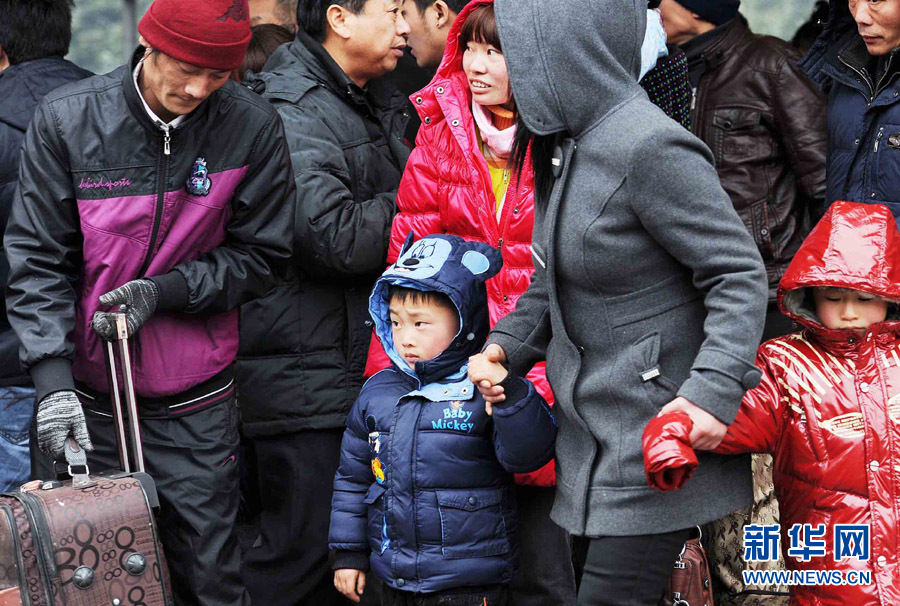 上海：各大長途客運(yùn)站迎來返滬客流高峰