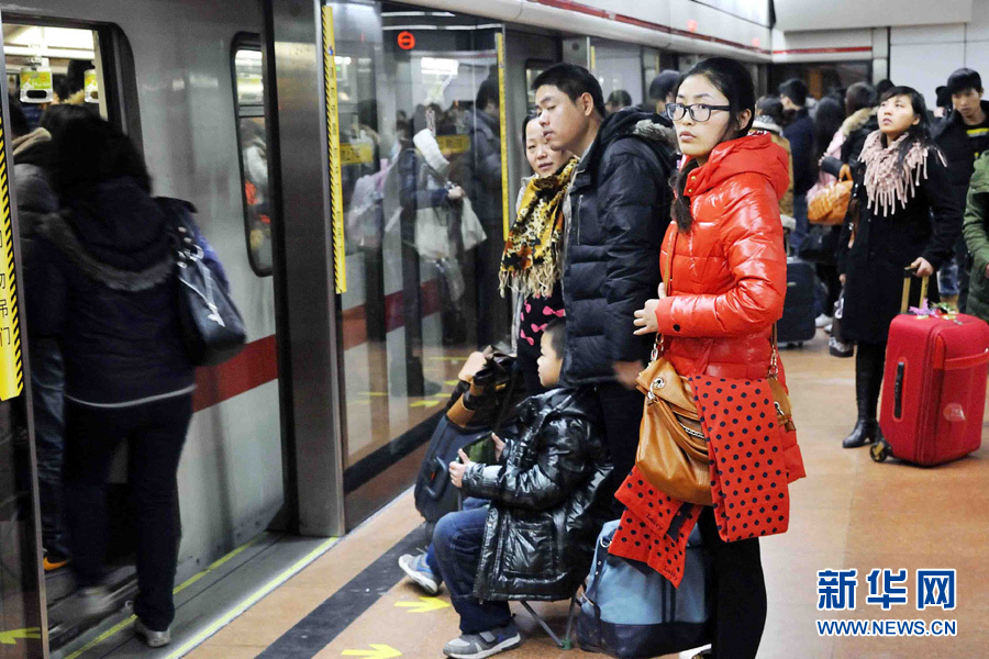 上海地鐵今日首遇上班、返程雙高峰