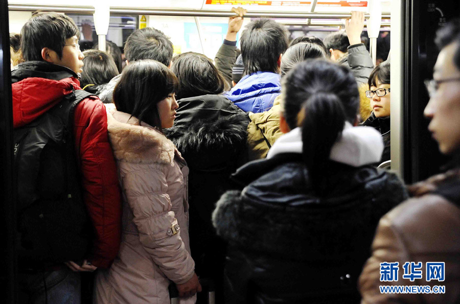 上海地鐵今日首遇上班、返程雙高峰