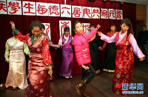 藏族學生居民小區鬧元宵