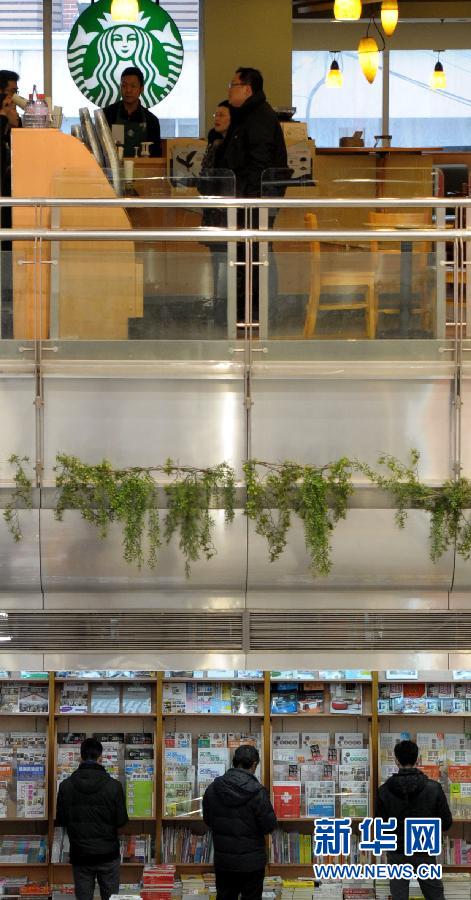 上海實(shí)體書店試行“多元化經(jīng)營” 應(yīng)對(duì)“書店倒閉潮”