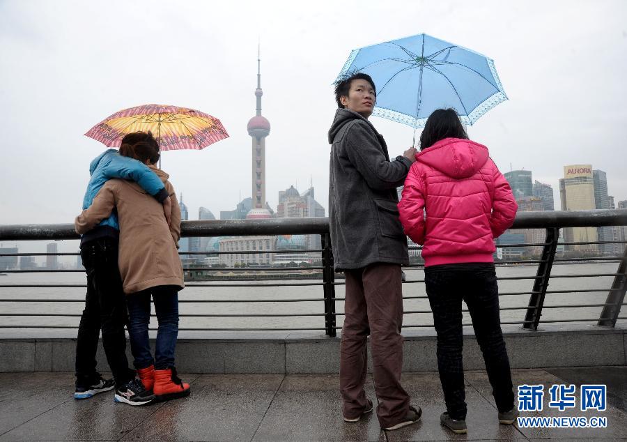 從外灘“情人墻”到人民公園“相親角”——上海“戀愛(ài)角”30年變遷