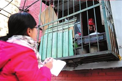北京73歲老人擔心被害反鎖屋內16年未出家門(圖)