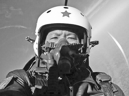 離死神最近的人:揭秘中國空軍試飛員