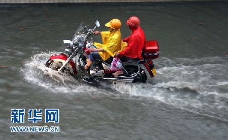 川陜渝局地有大暴雨 江南將持續(xù)高溫天氣