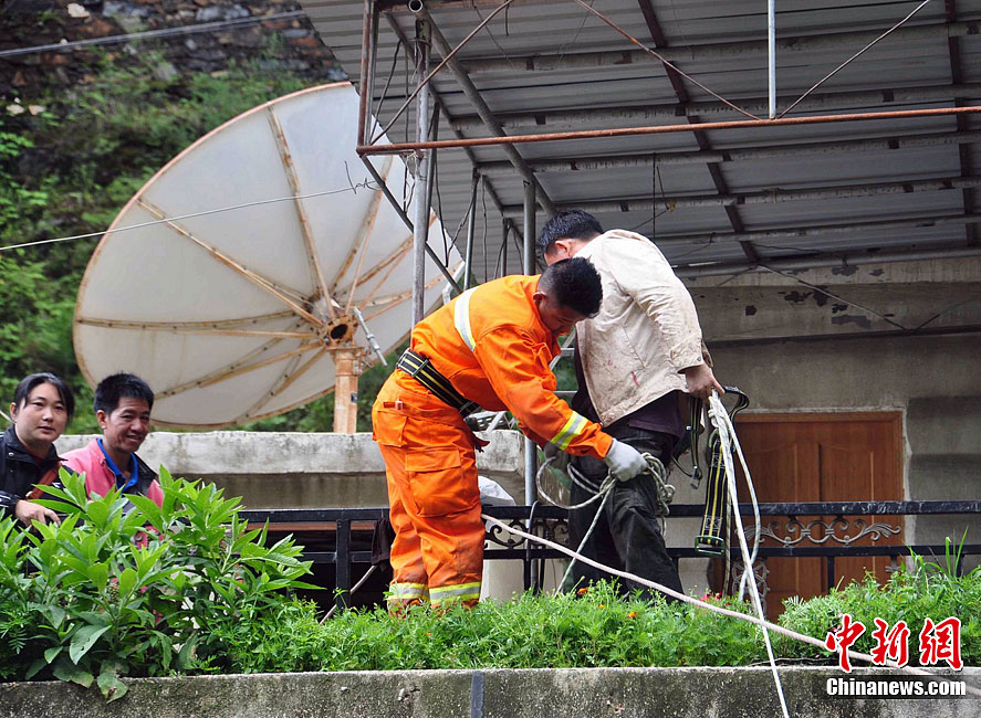四川雅江暴雨引發泥石流 房屋受損停水停電