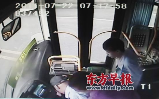 剎車哥臨危一踩救乘客 好司機(jī)義舉打動網(wǎng)友