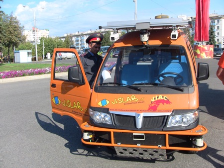 無(wú)人駕駛車順利從長(zhǎng)沙至武漢 自主超車67次 圖