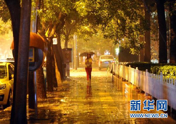 北京再次迎來強降雨 部分城區(qū)嚴(yán)重積水(組圖)