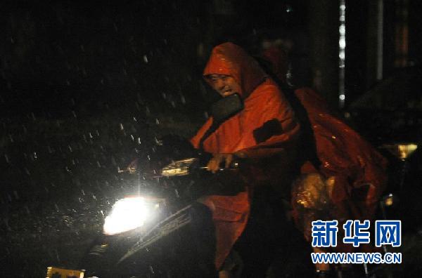 北京再次迎來強降雨 部分城區(qū)嚴(yán)重積水(組圖)
