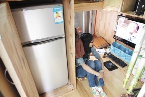昆明驚現最牛房車 能做飯、看電視、上網