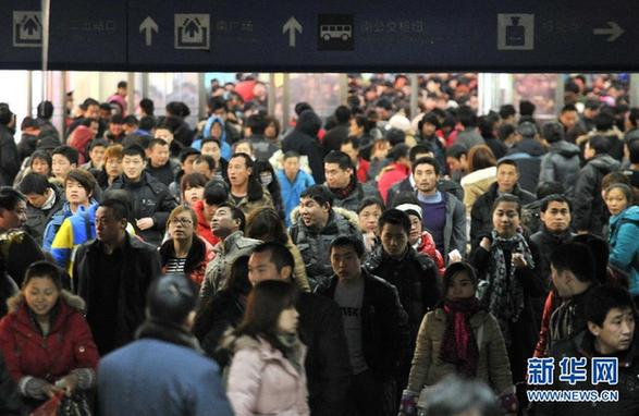 各地迎來節后新一輪返程客流高峰