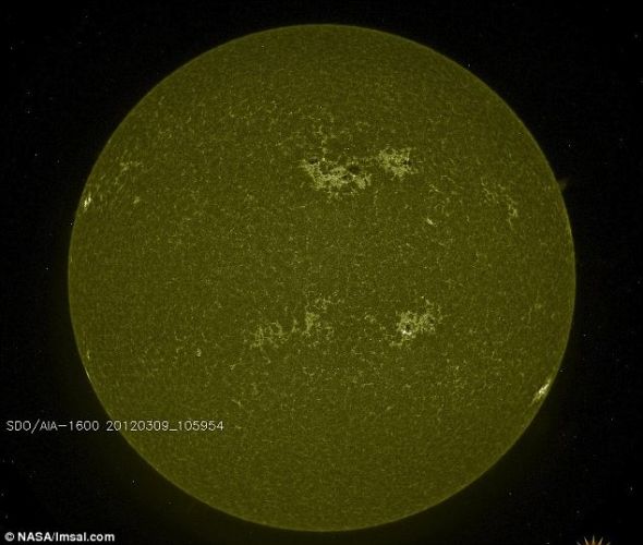 美衛(wèi)星拍太陽風(fēng)暴震撼照：表面現(xiàn)巨大漩渦
