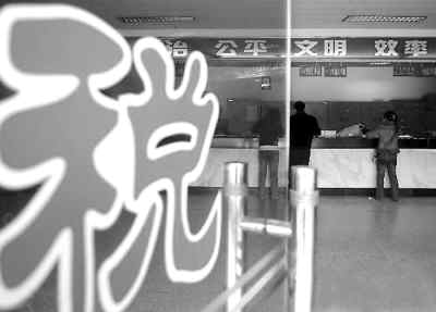 中國(guó)社會(huì)減稅呼聲高漲 專(zhuān)家稱(chēng)應(yīng)先降低政府開(kāi)支