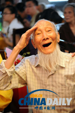 廣西南寧：抗日老兵68年后重相逢過(guò)中秋
